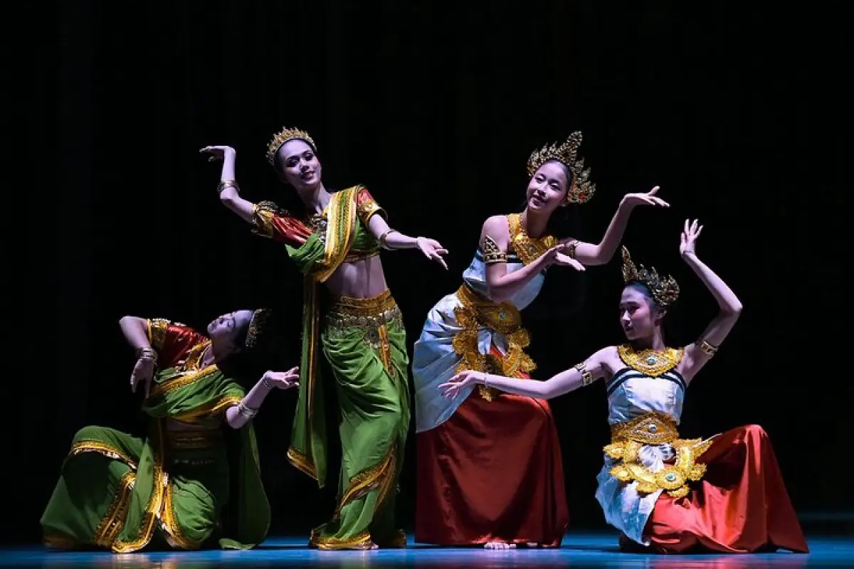 Luang Prabang Buddha's Light Stage Show