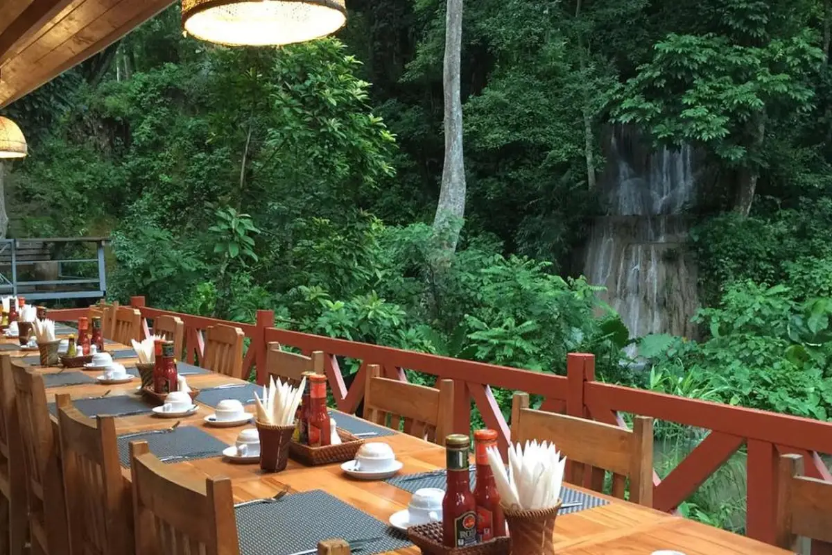 Tad Hoi Khua Restaurant