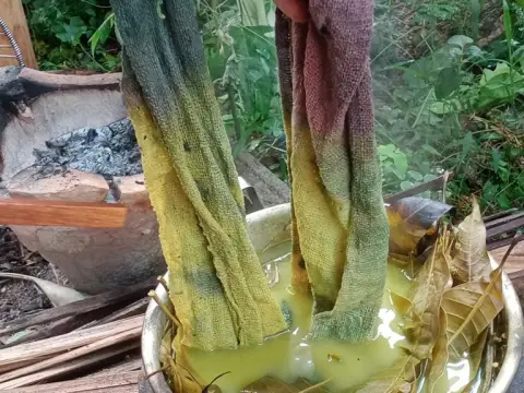 Full-Day Natural Dye Workshop At BanLue Handicrafts Center