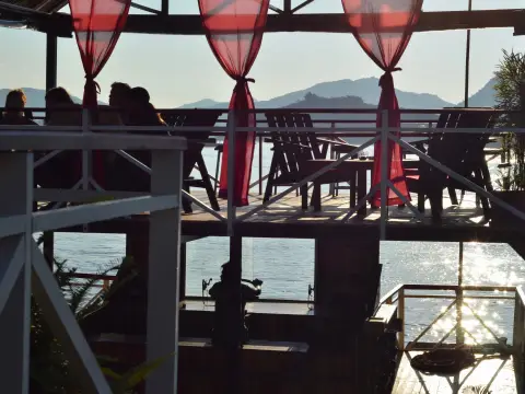 ລ່ອງເຮືອໄປນ້ຳຕົກຕາດກວາງຊີ ພ້ອມກັບຮັບປະທານເຂົ້າທ່ຽງກັບ ເຮືອ Khopfa