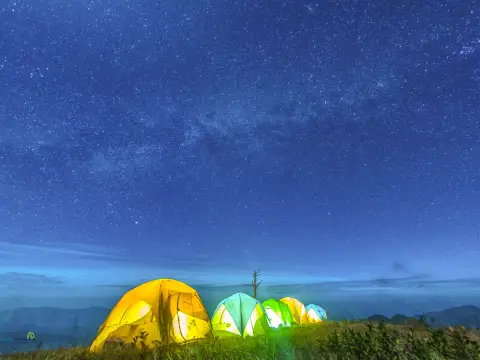 ຍ່າງປ່າ, ຕັ້ງແຄ້ມທີ່ພູຫຍ້າຄາ, ຊົມທະເລມອກ