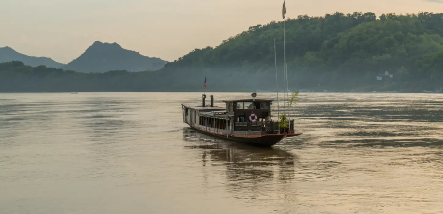 ล่องเรือชมพระอาทิตย์ตกที่หลวงพระบางพร้อมอาหารค่ำ