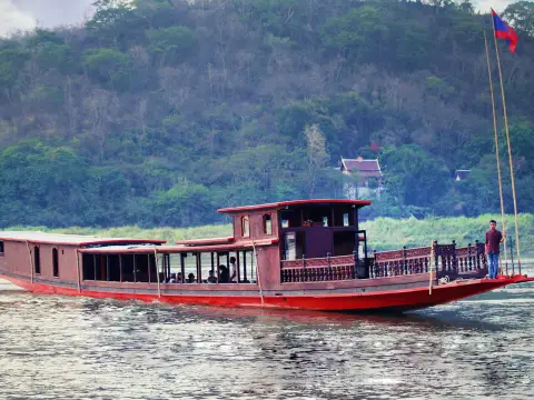Luang Prabang Pak Ou Lunch Cruise Experience