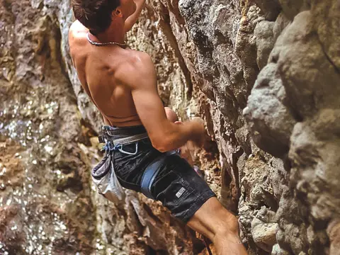 ການຮຽນປີນຜາຢູ່ທີ່ວັງວຽງ - ໝົດມື້