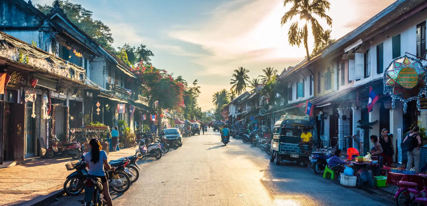 ປີ້ຍົນ ແລະ ທີ່ພັກ - ຫຼວງພະບາງ 4 ມື້ 3 ຄືນ (ຫ້ອງພລູວິລລ່າ)