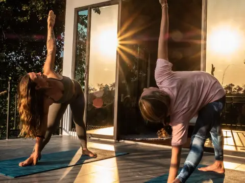 ໂຍຄະ, ນັ່ງສະມາທິ & ອາຫານເຊົ້າ