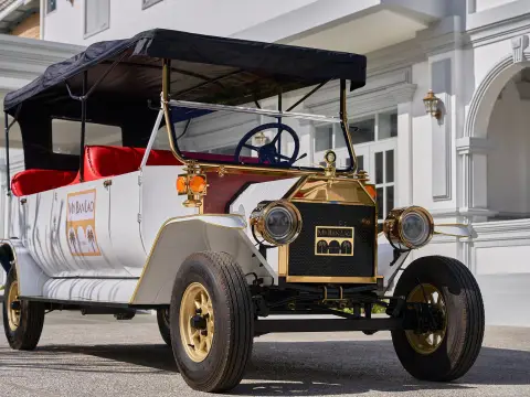 Private Airport Transfer in Luang Prabang By E-Vintage Car