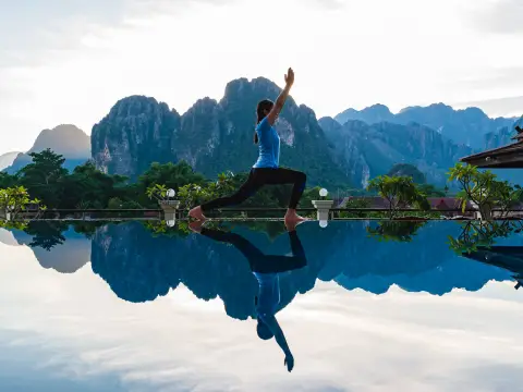 ຫຼິ້ນໂຍຄະໃນວັງວຽງ