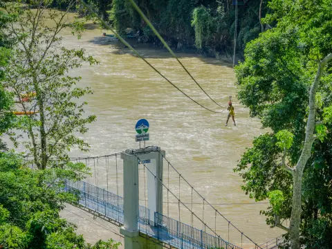 โหนสลิงครึ่งวันเหนือแม่น้ำซอง