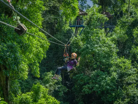 พายเรือคายัคและโหนสลิงในวังเวียงครึ่งวัน