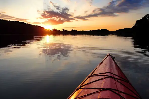 ພາຍເຮືອກາຍັກໄປຕາມພູຫີນປູນ